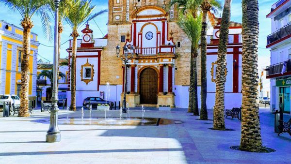 Iglesia Parroquial Santa María la Blanca en Plaza de Andalucía